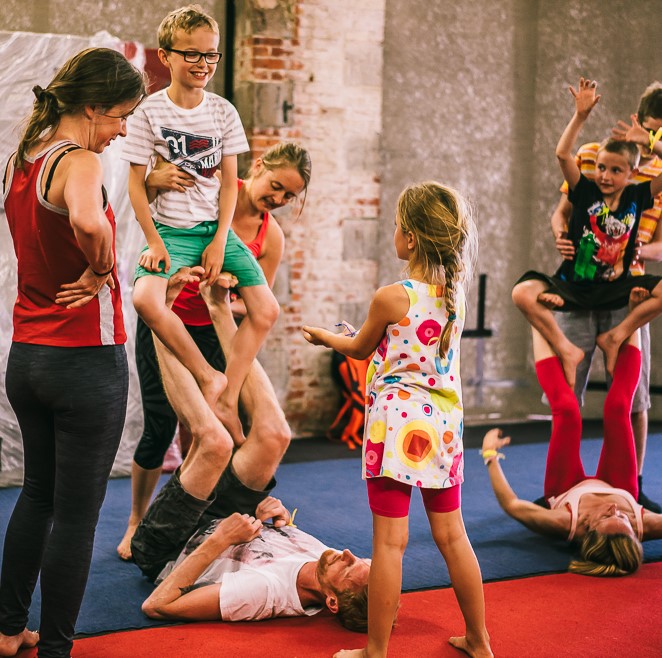 familyacroyoga_tt2017_www.christinerosedivito.com_108